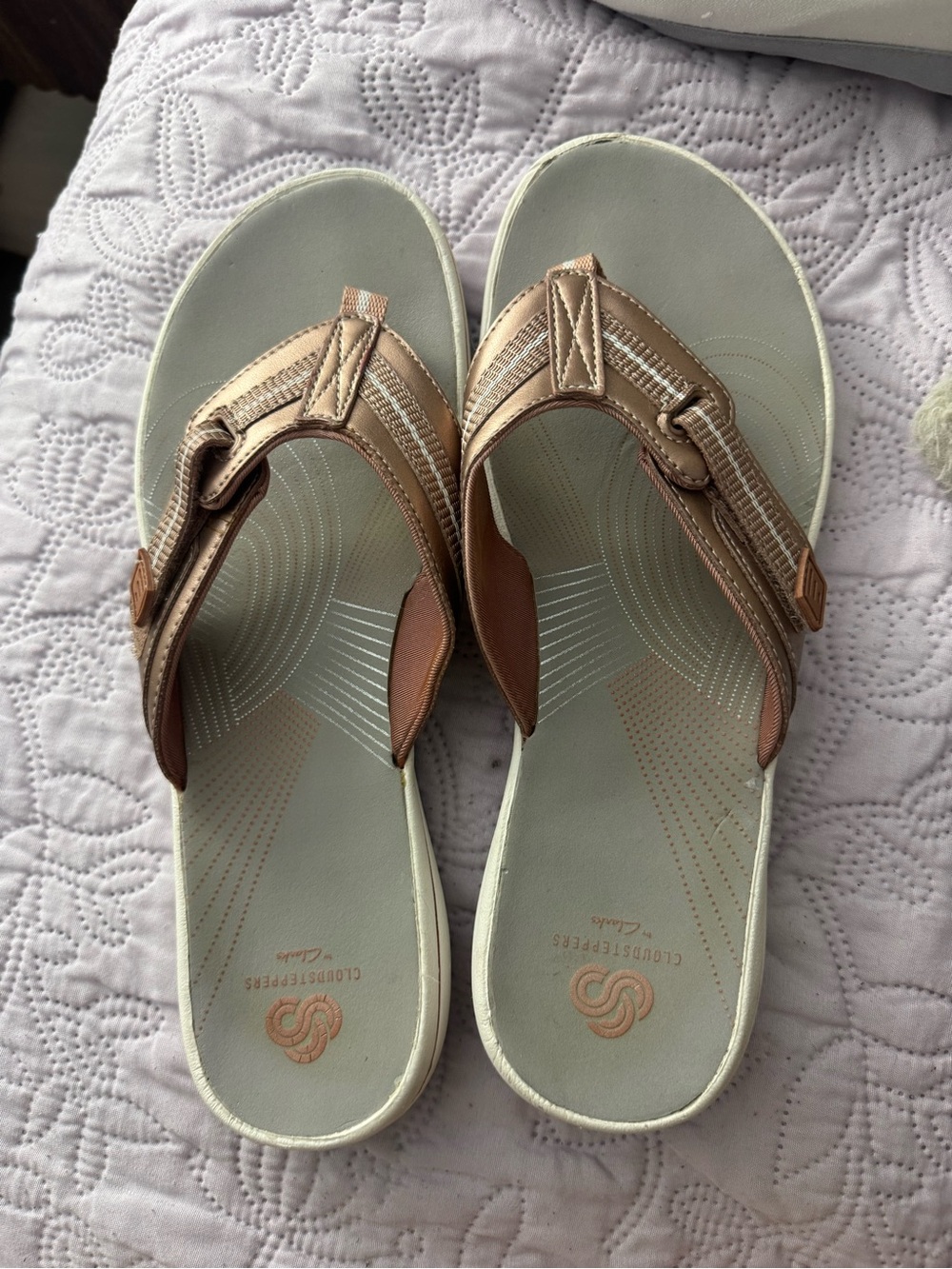 Clarks Metallic Rose Gold Thong Sandals